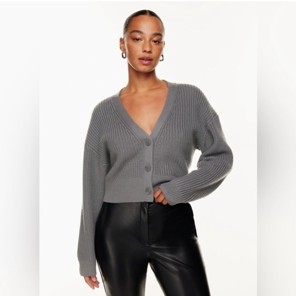 Aritzia BABATON Canberra Gray Cropped V-Neck 3-Button Cardigan, Size M